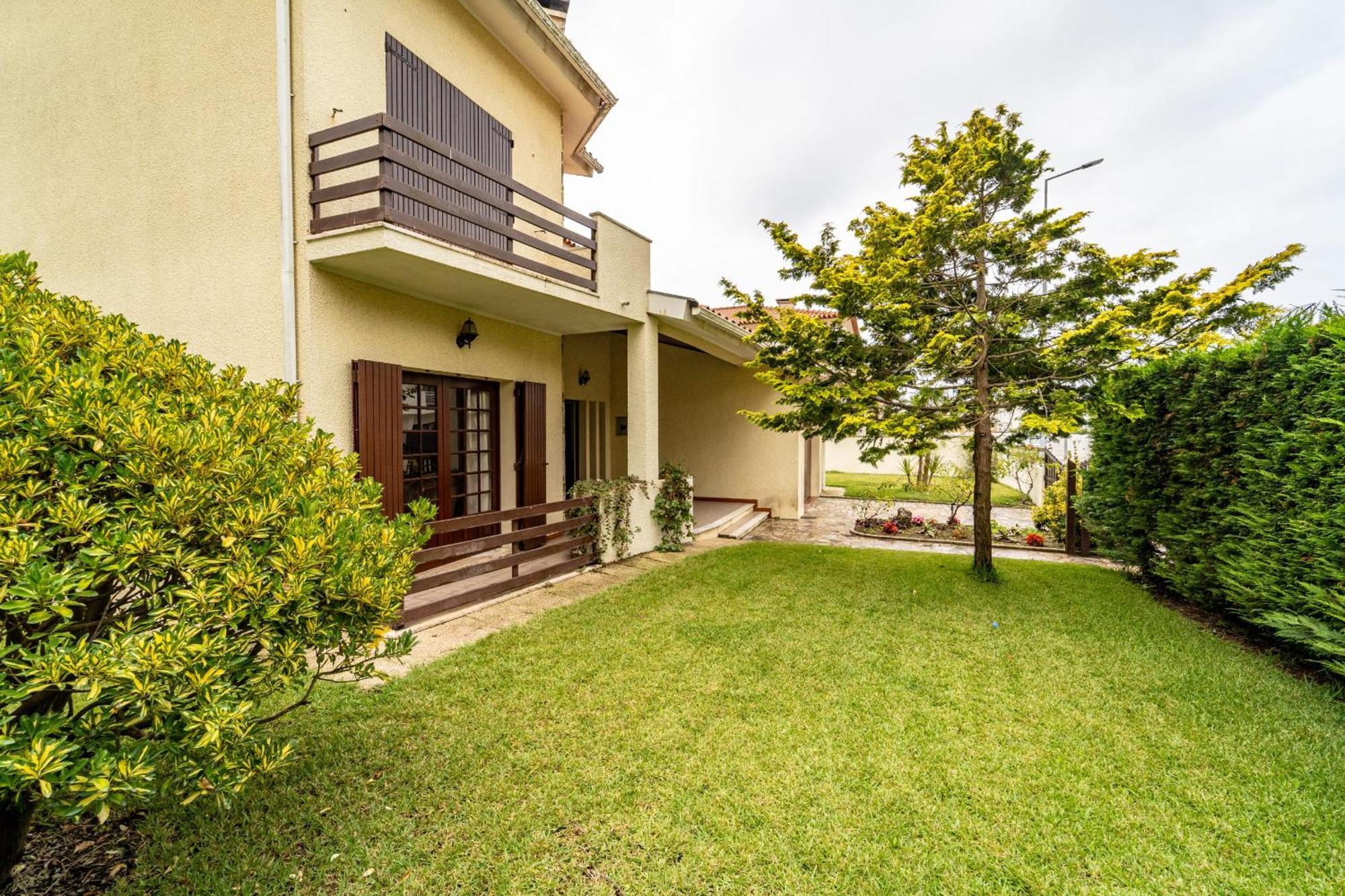 Amorosa Villa, 500M From The Beach By House And People Luaran gambar