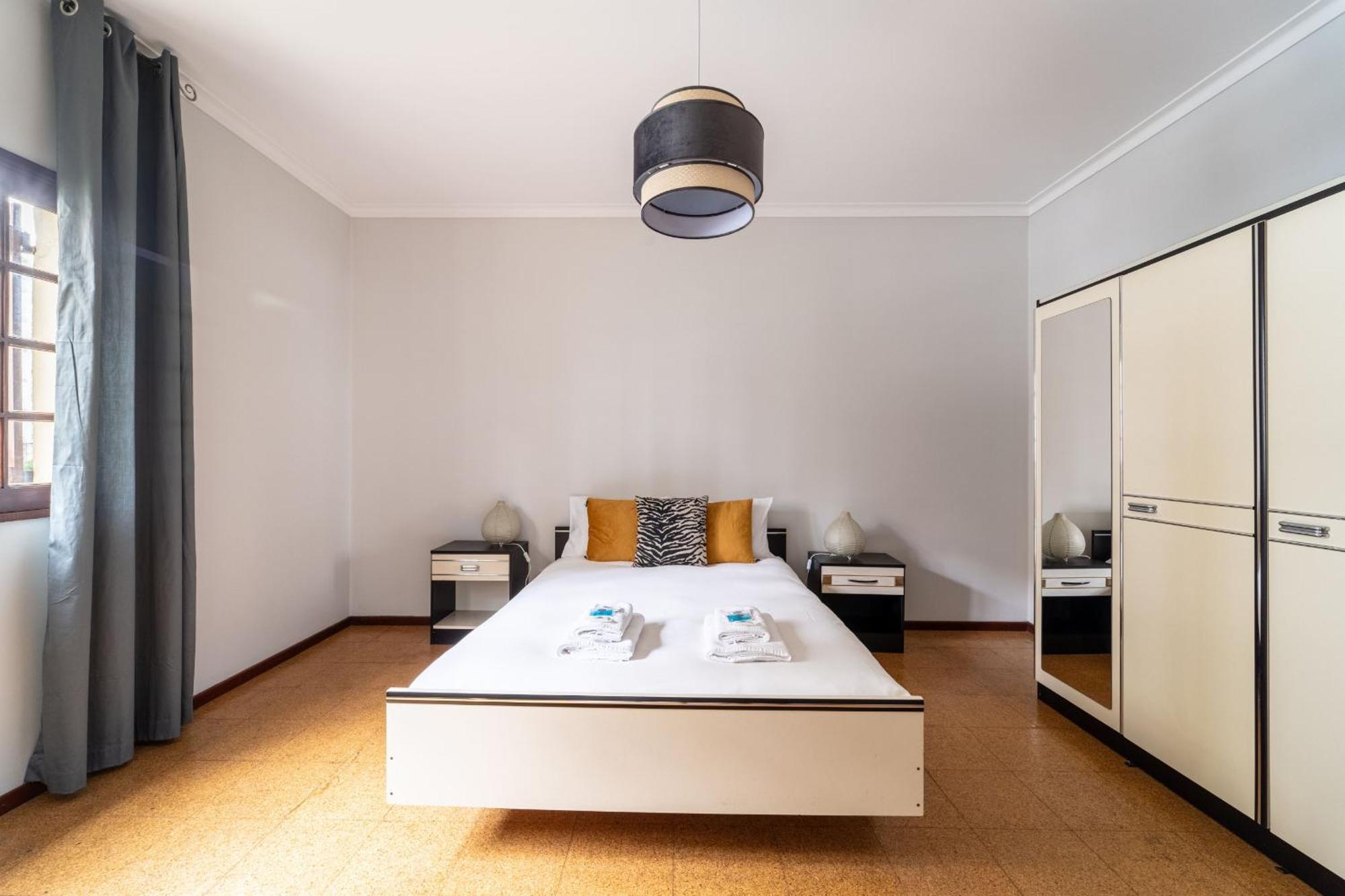 Amorosa Villa, 500M From The Beach By House And People Luaran gambar