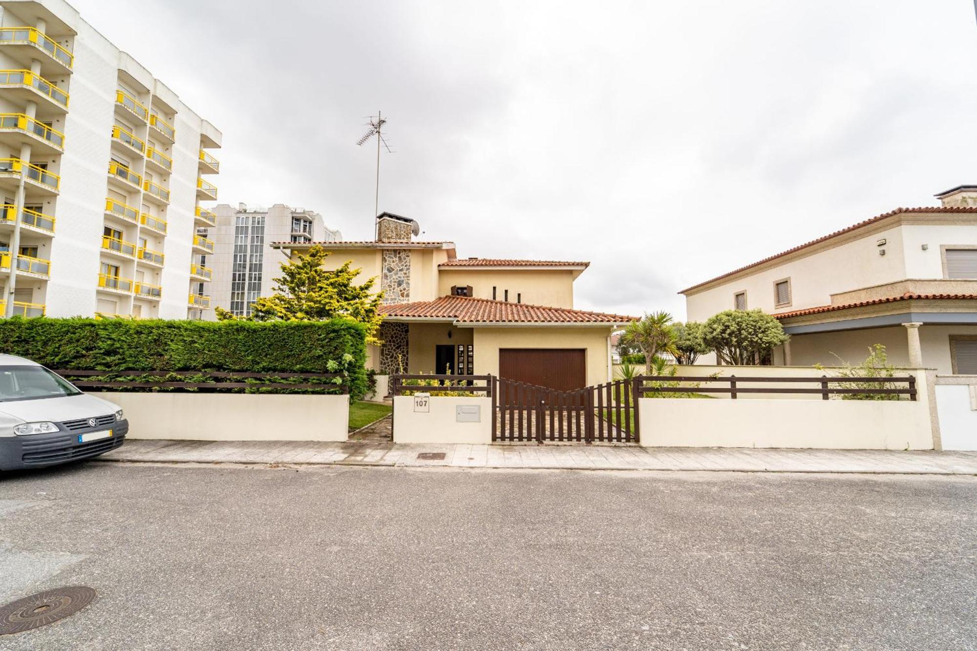 Amorosa Villa, 500M From The Beach By House And People Luaran gambar