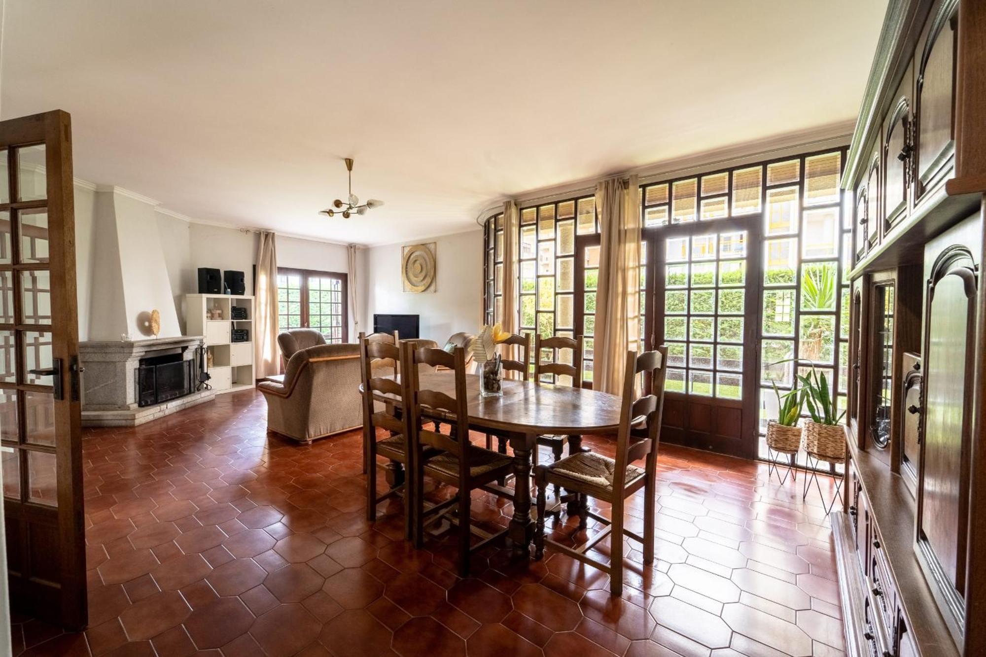 Amorosa Villa, 500M From The Beach By House And People Luaran gambar