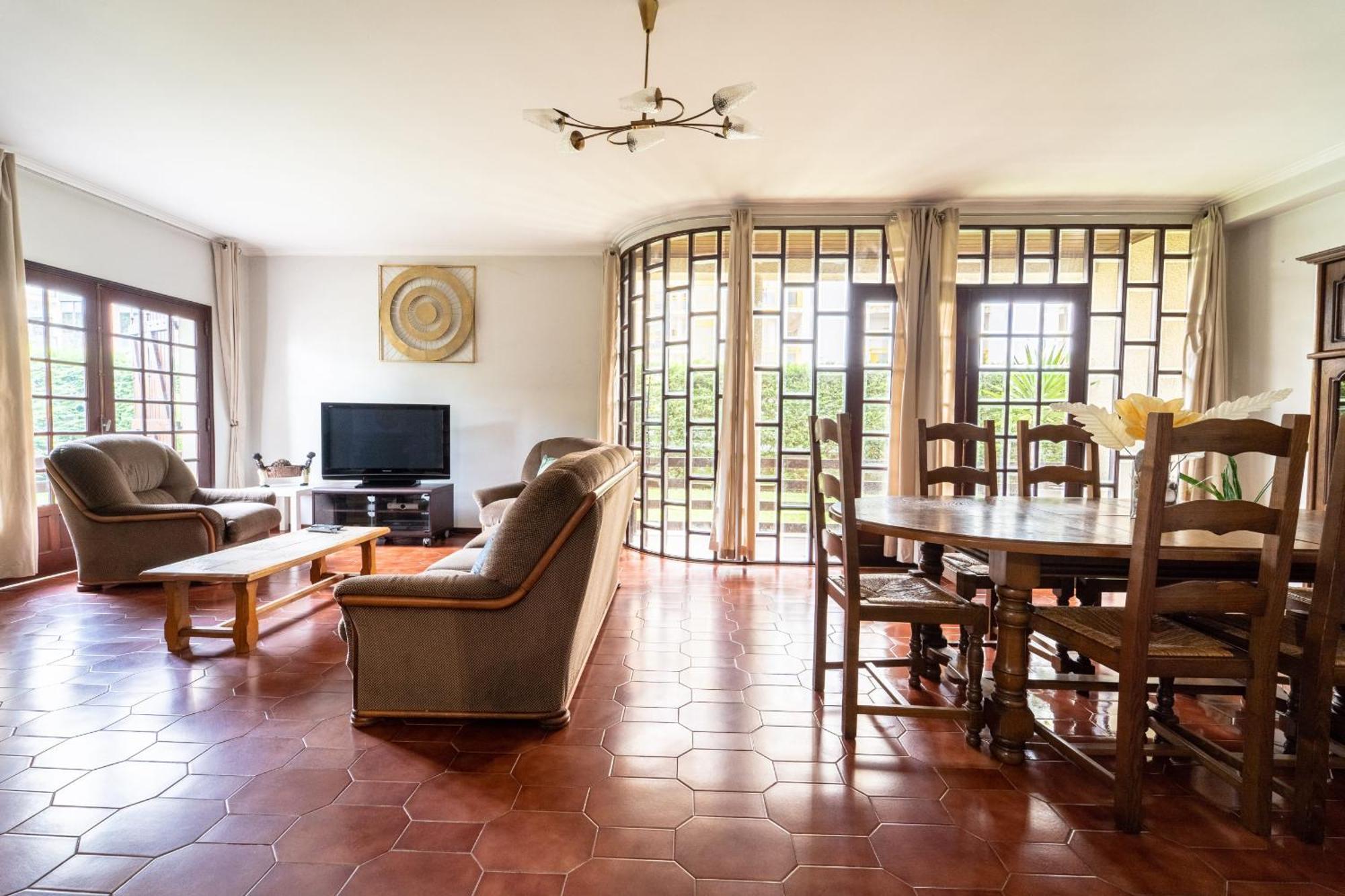 Amorosa Villa, 500M From The Beach By House And People Luaran gambar
