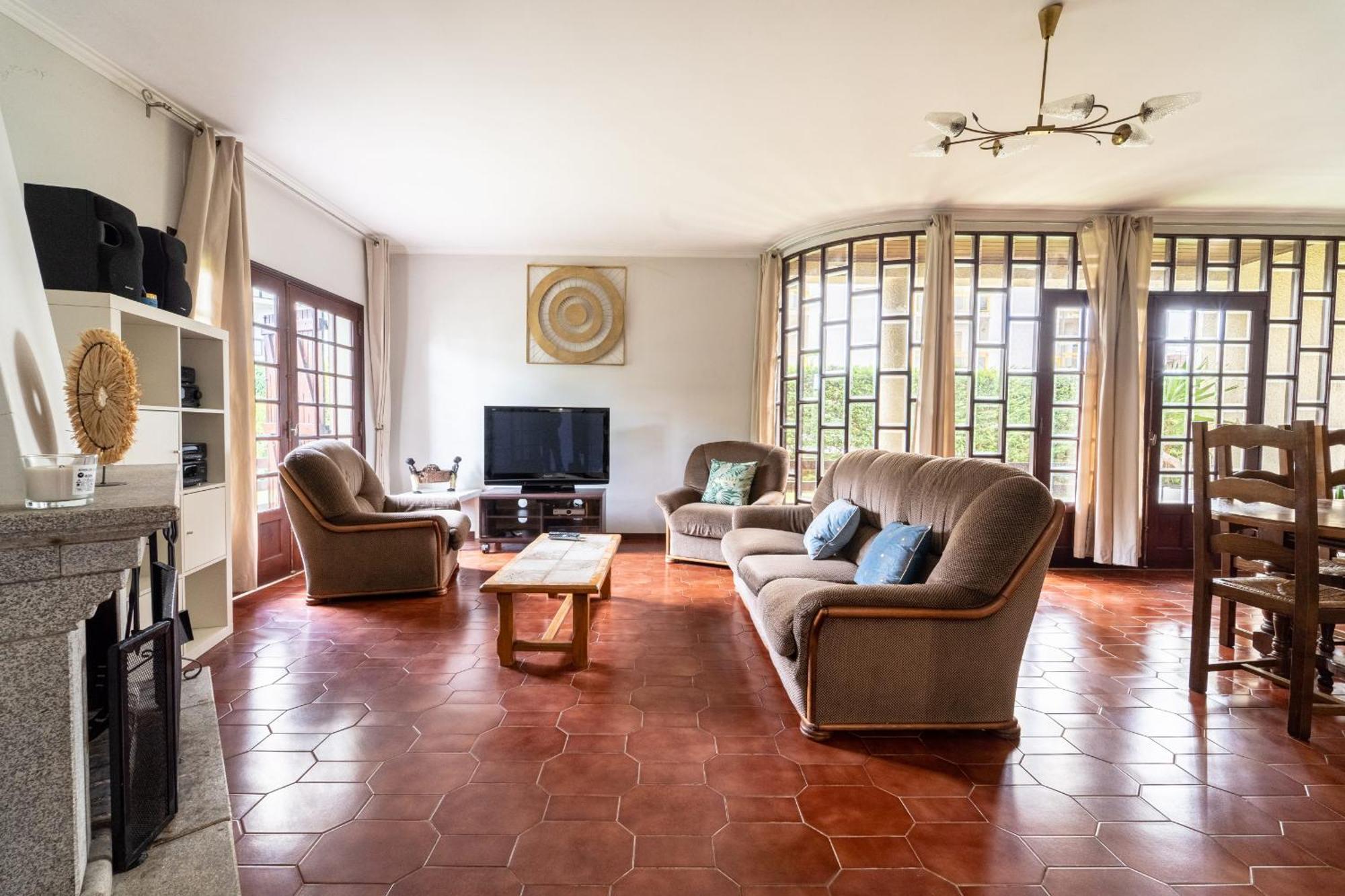 Amorosa Villa, 500M From The Beach By House And People Luaran gambar