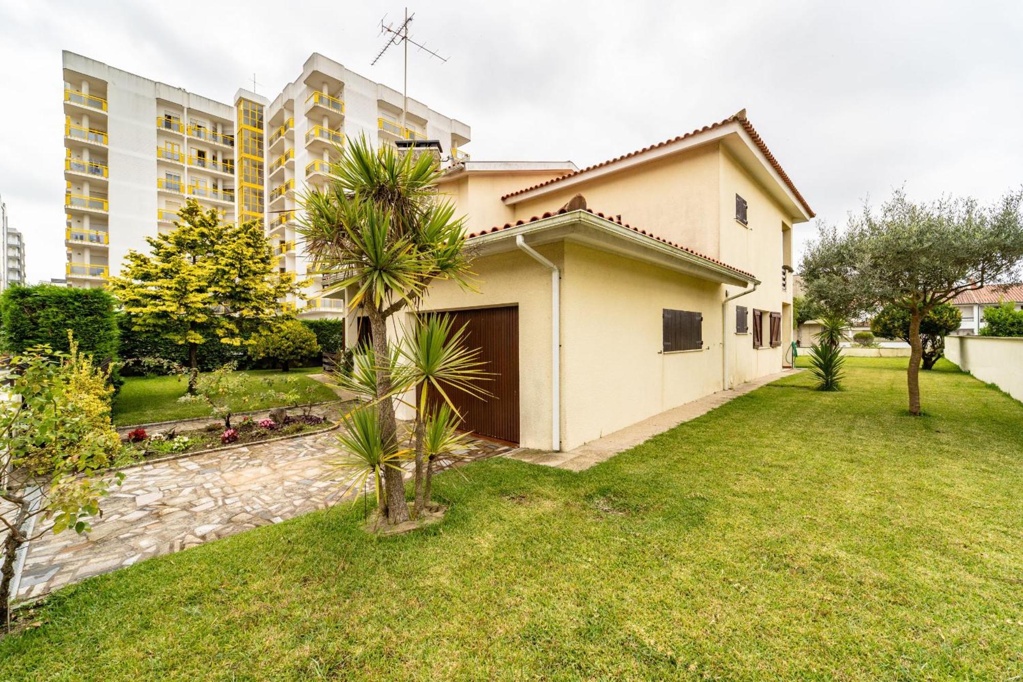Amorosa Villa, 500M From The Beach By House And People Luaran gambar